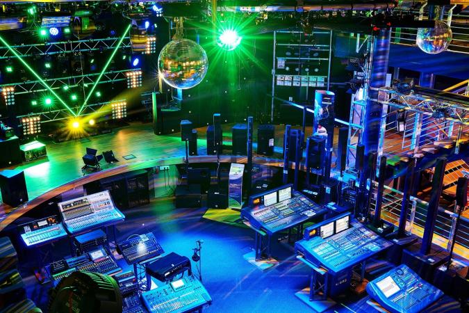 Lichtabteilung im Musikhaus Thomann.