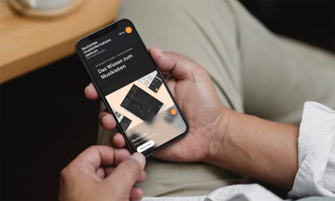 Foto: Neue Startseite miz.org auf dem Smartphone