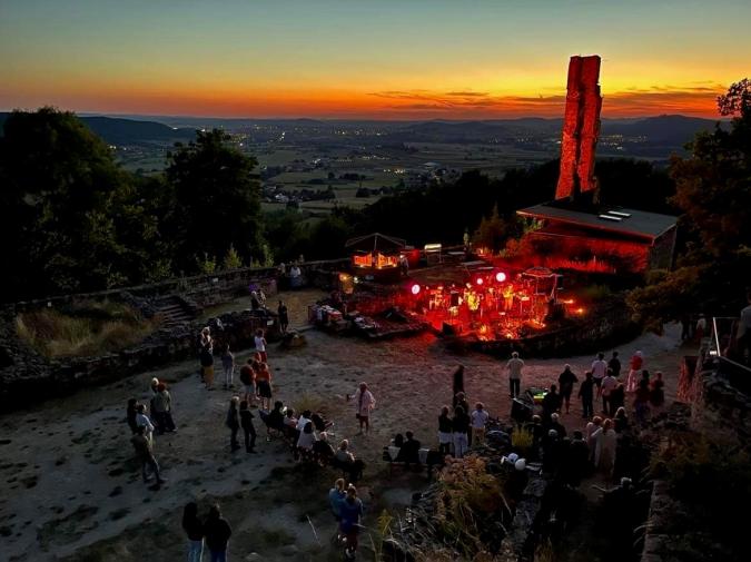 Open-Air-Konzert auf der Burgruine Runding