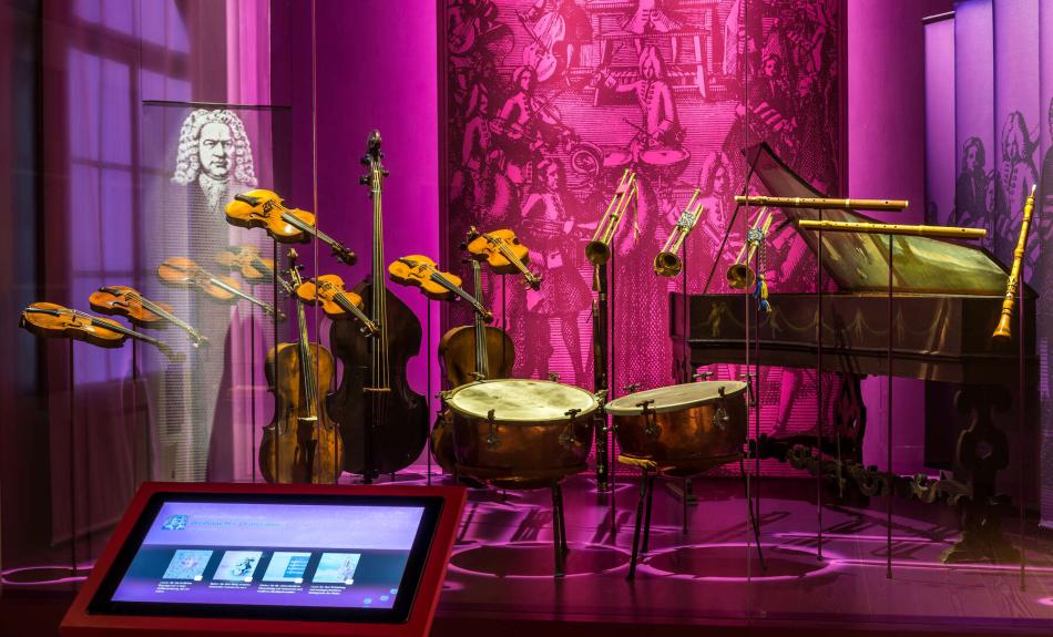Eine Ausstellung mit Musikinstrumenten