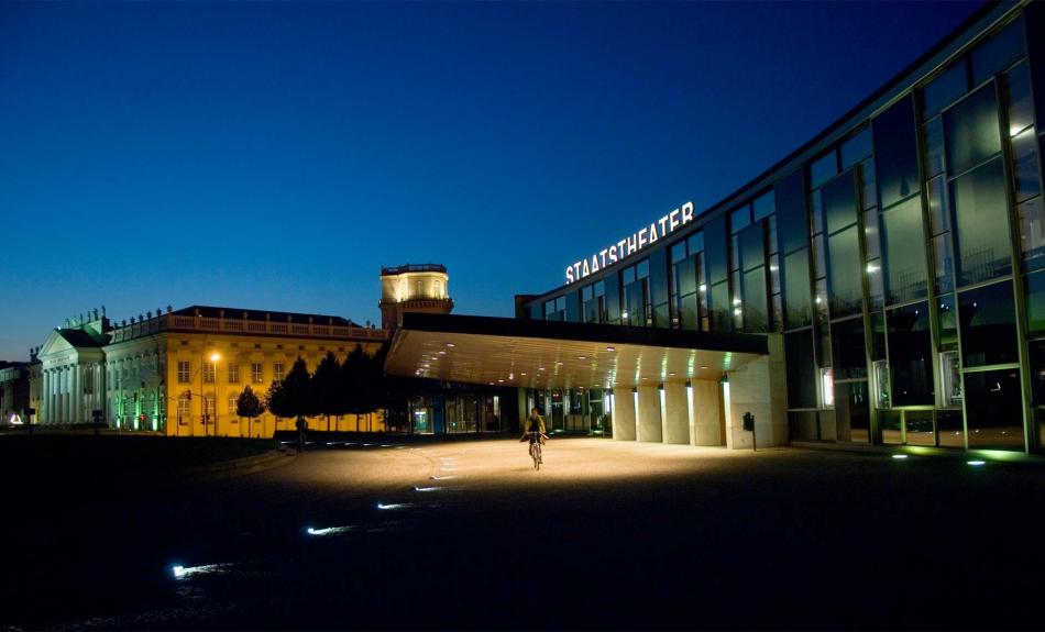 Titelbild: Außenansicht des Staatstheaters Kassel