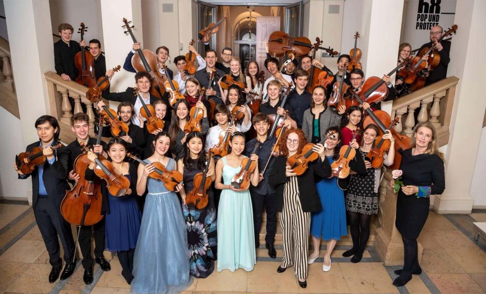 Preisträger des 27. Wettbewerbs des Deutschen Musikinstrumentenfonds 2019 mit Irene Schulte-Hillen.