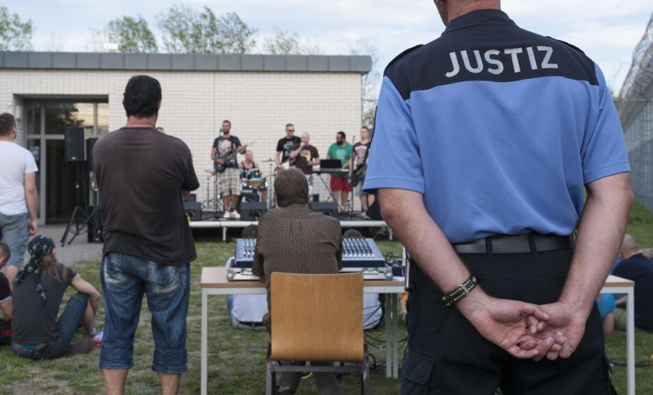 Die Gefängnisband "El Mono" bei einem Auftritt