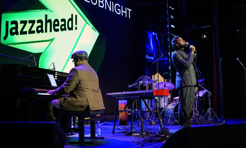 Der US-Sänger Tyreek McDole bei der Clubnight