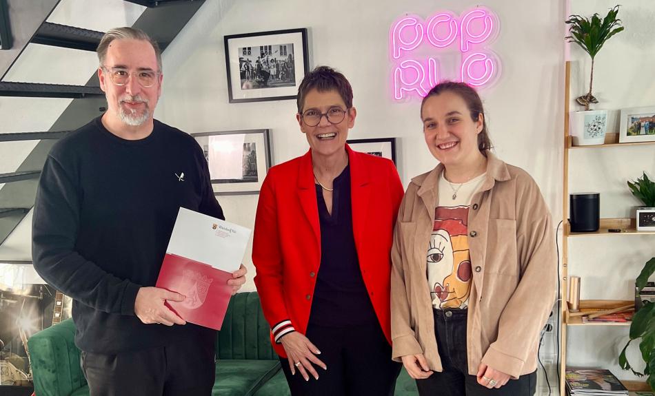 Markus Graf (CEO von pop rlp) mit Staatssekretärin Petra Dick-Walther und Jana Furhmann (Projektmanagerin bei pop rlp)