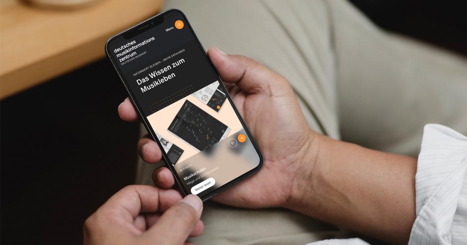 Foto: Neue Startseite miz.org auf dem Smartphone
