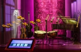 Eine Ausstellung mit Musikinstrumenten