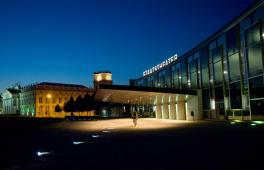 Titelbild: Außenansicht des Staatstheaters Kassel