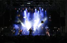 Abbildung: Konzert der Band 17 Hippies