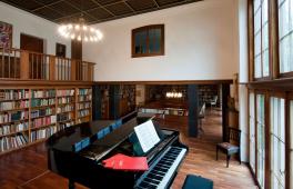 Bibliothek im Verlagshaus des Bärenreiter-Verlags