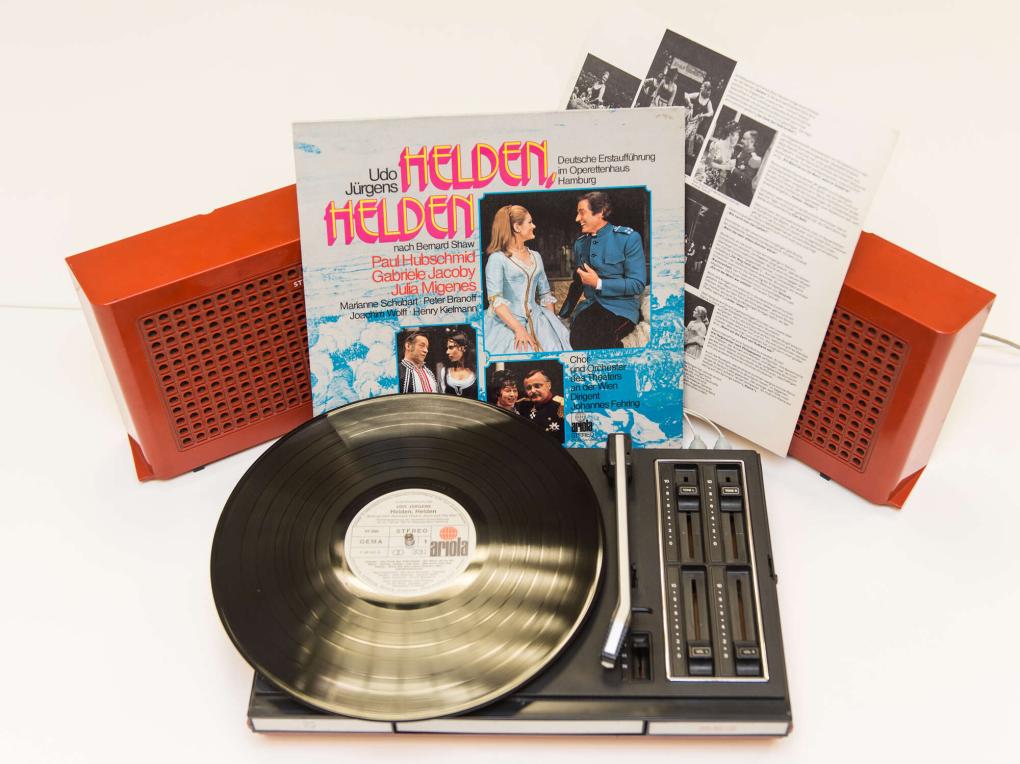 Plattenspieler und Platte „Helden, Helden“ von Udo Jürgens