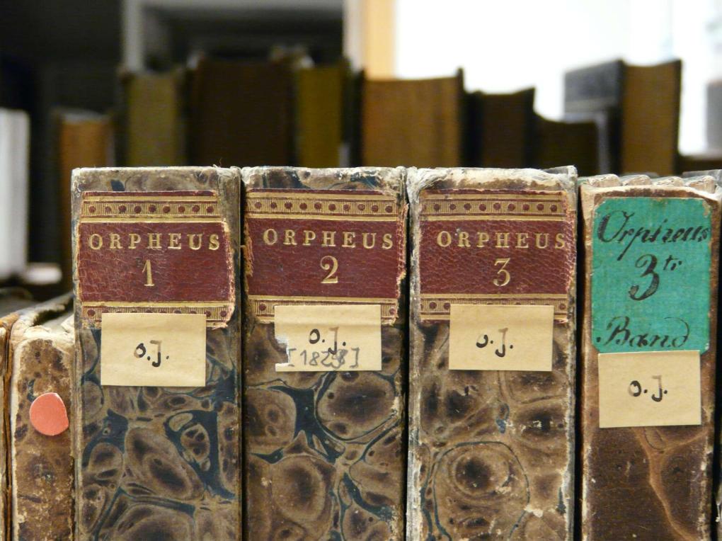 Buchrücken mit der Aufschrift „Orpheus“