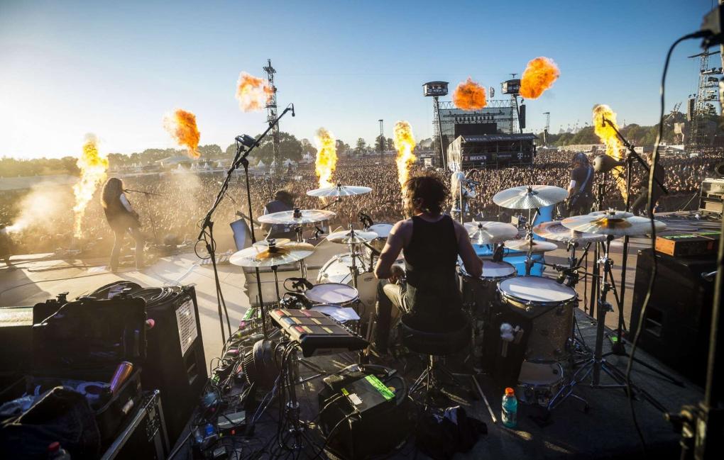 Wacken Festival 2018: Blick vom Drummer auf das große Publikum.