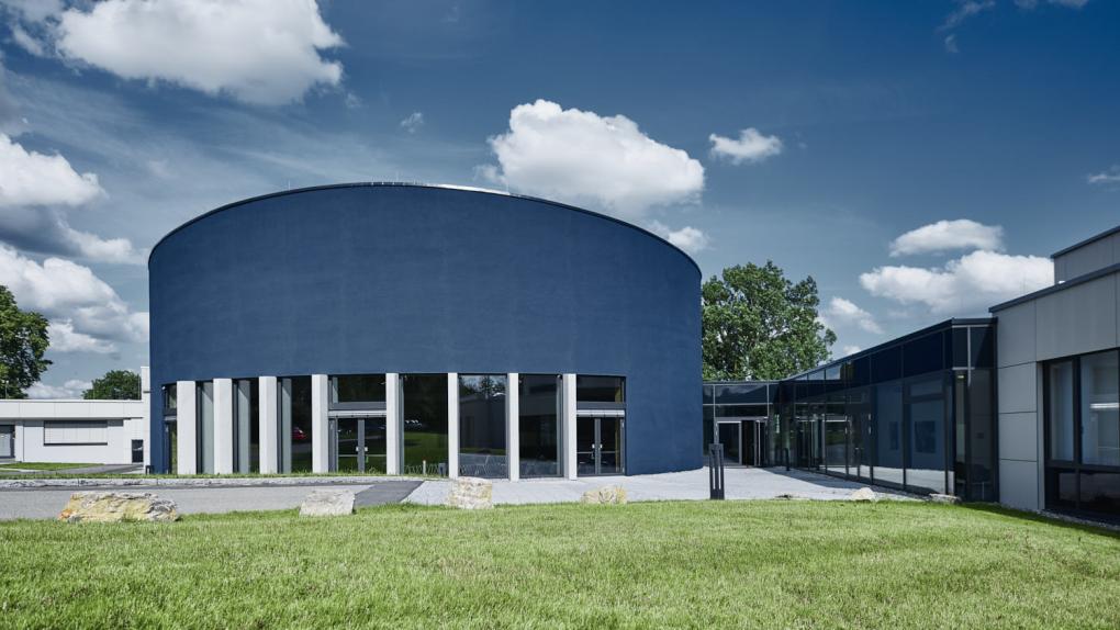 Außenansicht: Bundesakademie für musikalische Jugendbildung Trossingen.