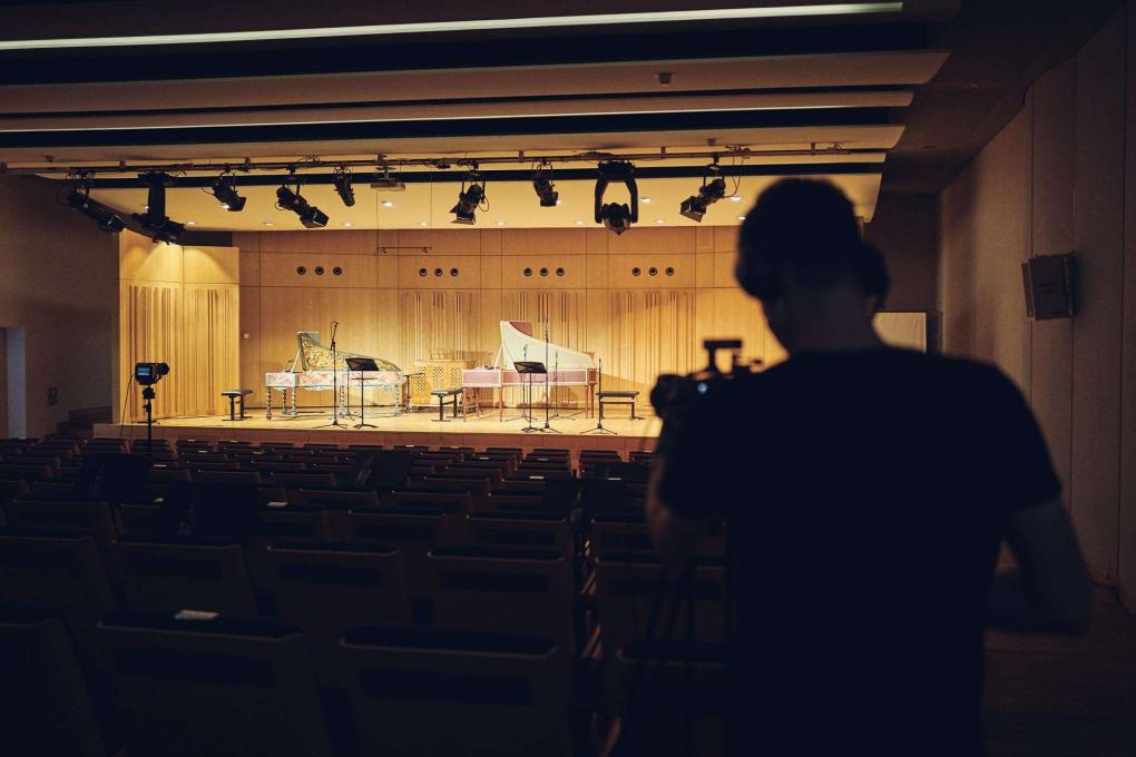 DMW 2021: Zwei Cembali auf der Bühne.