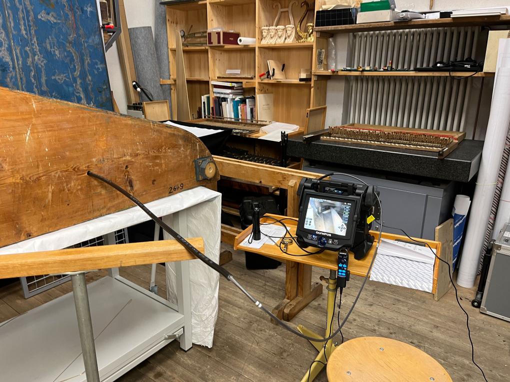 Endoskopische Untersuchung des Innenraums eines Hammerflügels von J. A. Spath (1761) aus dem Bestand des Heimatmuseums Oberammergau