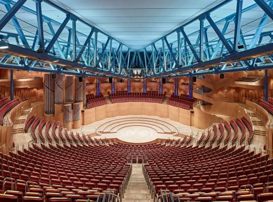 Blick in den runden Konzertsaal der Kölner Philharmonie