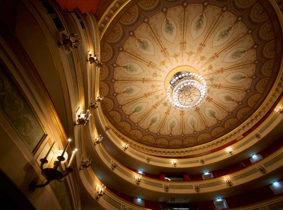 Zuschauerraum des Gärtnerplatztheaters: Deckenansicht.