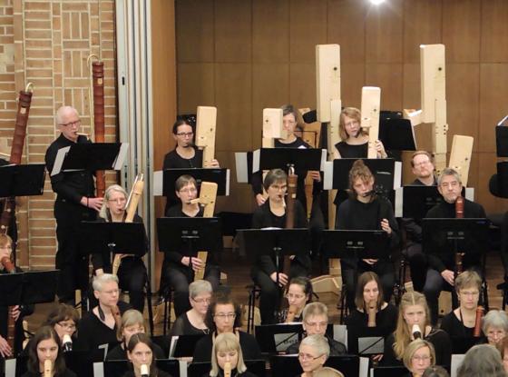 Mitglieder des Ensembles flautississimo und des Berliner Blockflöten Orchesters spielen 2020 die Blockflötensinfonie im Nürnberger Heilig-Geist-Saal.