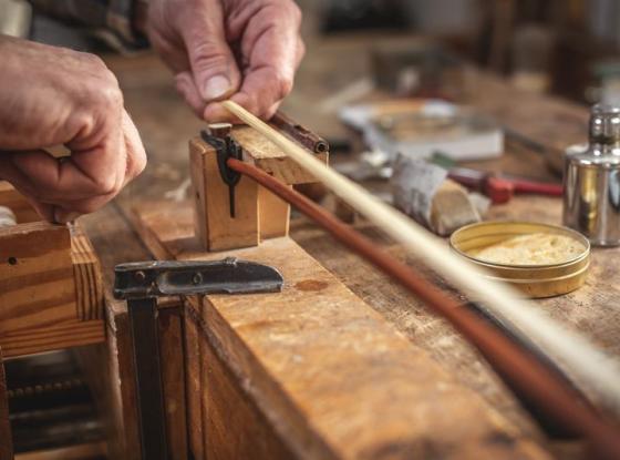 Foto: Anfertigung eines Bogens