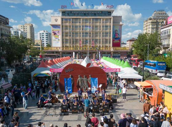 Abbildung: Open Air Konzert in der Mongolei