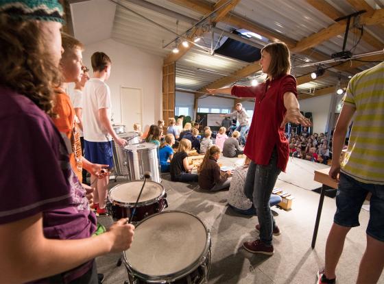 Abbildung: Musikprojekt mit Schülerinnen und Schülern